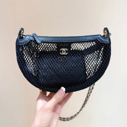 MESH POUCH 22 IN BLACK EFFECT LAMBSKIN WITH GOLD METALLIC