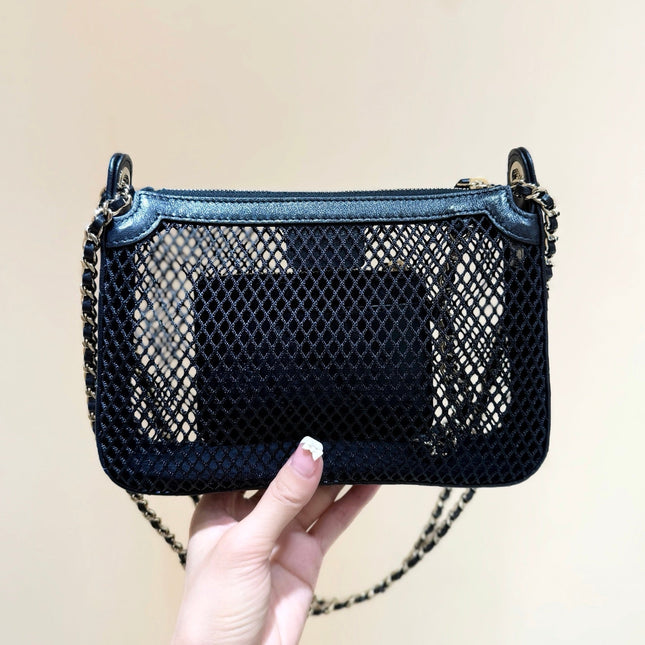 MESH POUCH 20 IN BLACK EFFECT LAMBSKIN WITH GOLD HARDWARE
