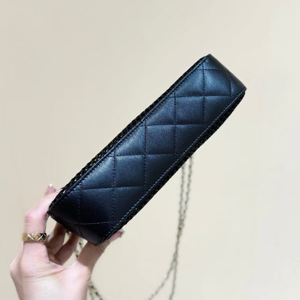 MESH POUCH 20 IN BLACK EFFECT LAMBSKIN WITH GOLD HARDWARE