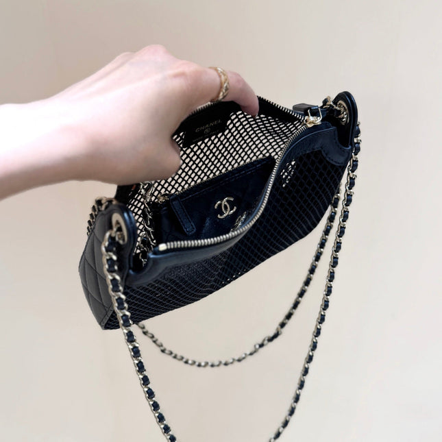 MESH POUCH 20 IN BLACK EFFECT LAMBSKIN WITH GOLD HARDWARE