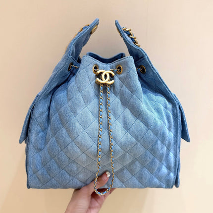 CC 25 HANDBAG 40 IN BLUE DENIM GOLD HARDWARE