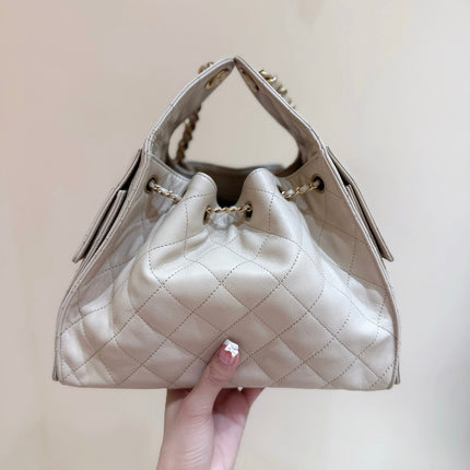 CC 25 HANDBAG IN CREAM 30 GRAINED CALFSKIN GOLD HARDWARE