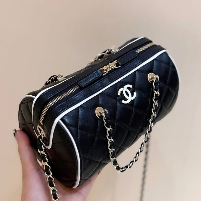 MEITO BOSTON MATELASSE CAVIAR SHOULDER HANDBAG 18 IN BLACK LAMBSKIN