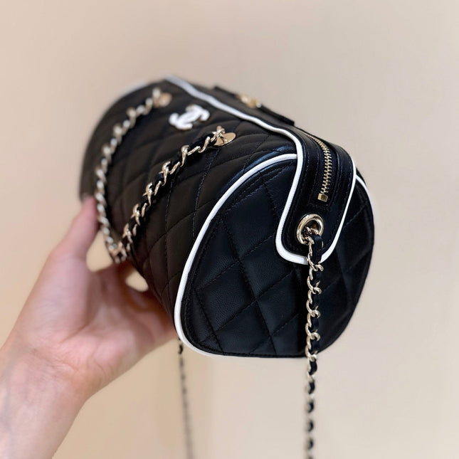 MEITO BOSTON MATELASSE CAVIAR SHOULDER HANDBAG 18 IN BLACK LAMBSKIN