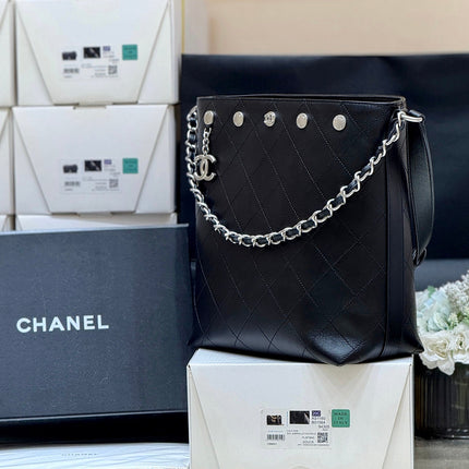 CHANEL 25S LARGE BUCKET BAG 31 IN BLACK SHINY LAMBSKIN SILVER HARDWARE
