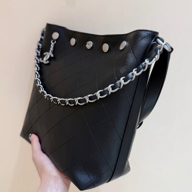 CHANEL 25S LARGE BUCKET BAG 31 IN BLACK SHINY LAMBSKIN SILVER HARDWARE