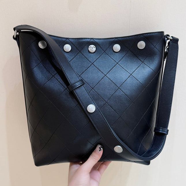 CHANEL 25S LARGE BUCKET BAG 31 IN BLACK SHINY LAMBSKIN SILVER HARDWARE