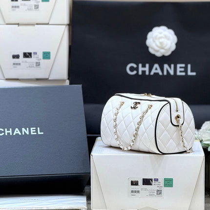 CHANEL 25S CLUTCH WITH CHAIN 18 IN WHITE LAMBSKIN