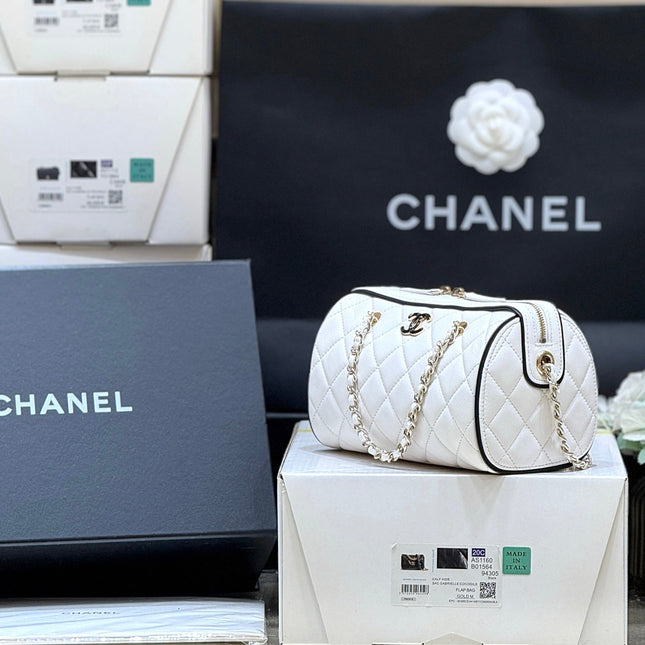 CHANEL 25S CLUTCH WITH CHAIN 18 IN WHITE LAMBSKIN