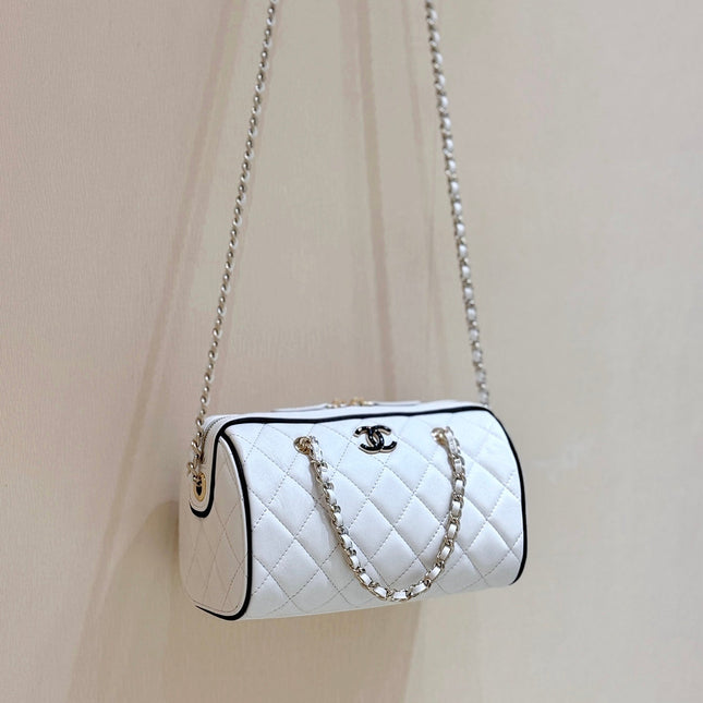 CHANEL 25S CLUTCH WITH CHAIN 18 IN WHITE LAMBSKIN