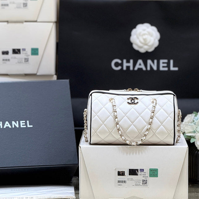 CHANEL 25S CLUTCH WITH CHAIN 18 IN WHITE LAMBSKIN