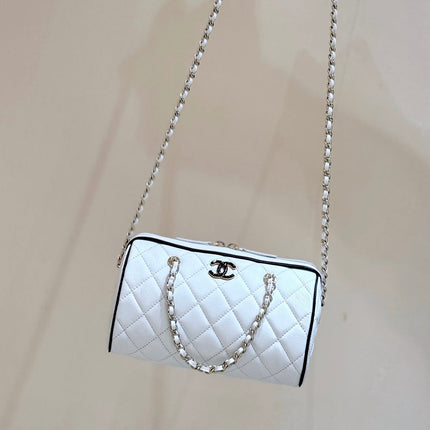 CHANEL 25S CLUTCH WITH CHAIN 18 IN WHITE LAMBSKIN