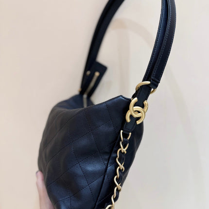CHANEL 25S MINI MAXIUM OLD HOBO BAG 31 IN BLACK CALFSKIN