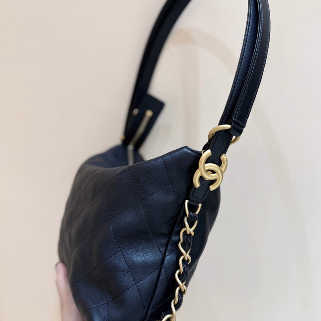 CHANEL 25S MINI MAXIUM OLD HOBO BAG 31 IN BLACK CALFSKIN