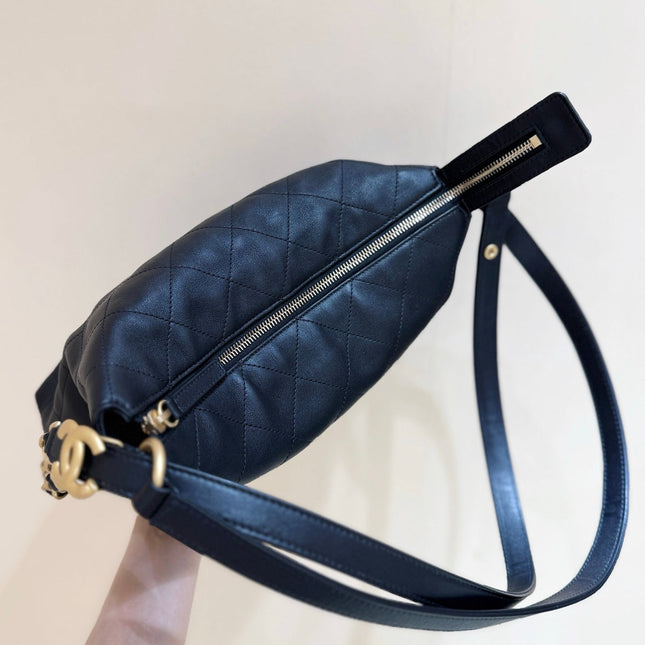 CHANEL 25S MINI MAXIUM OLD HOBO BAG 31 IN BLACK CALFSKIN