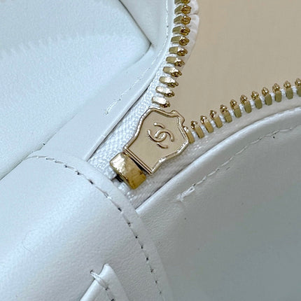 STRASS VANITY QUILTED CASE 19 IN WHITE CALFSKIN WITH GOLD METALLIC