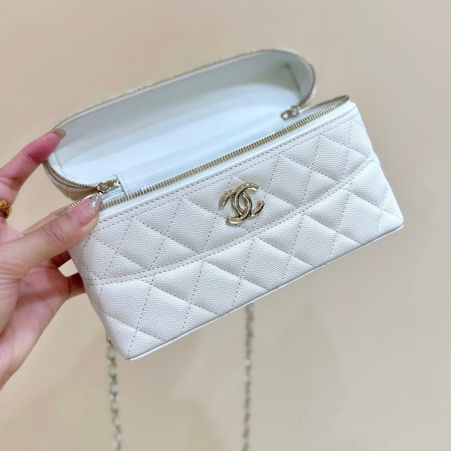 STRASS VANITY QUILTED CASE 19 IN WHITE CALFSKIN WITH GOLD METALLIC