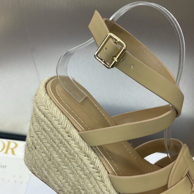 D-CLUB 25S HIGH HEEL WEDGE 100MM IN GOLDEN BEIGE CALFSKIN RAFFIA SOLE