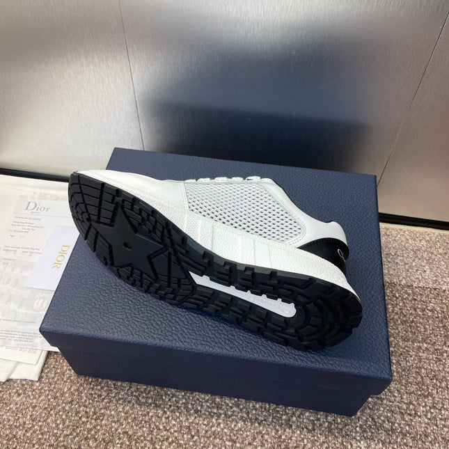 DIOR 25S D-RUN'N COUPLE SNEAKERS IN WHITE BLACK CALFSKIN AND MESH