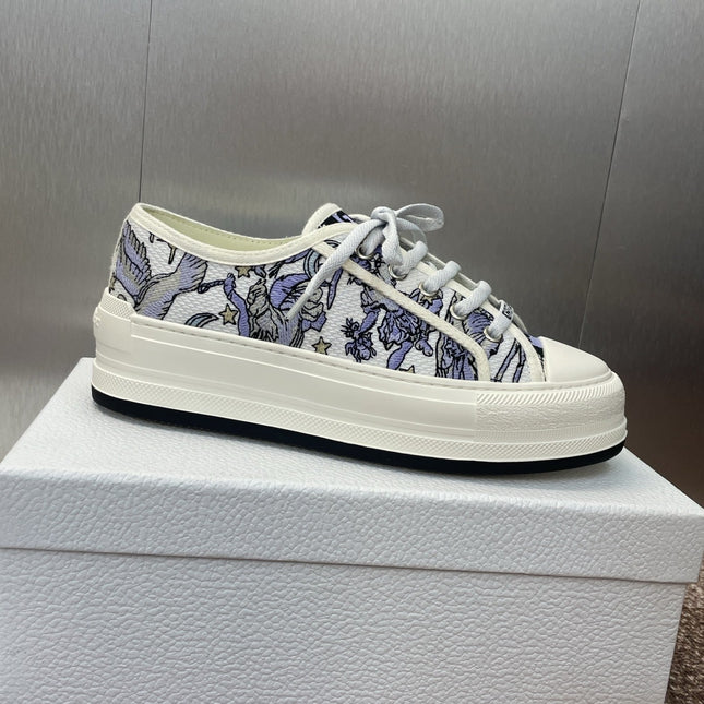 DIOR 25S WALK'N' SNEAKER IN BLUE TOILE DE JOUY EMBROIDERED COTTON