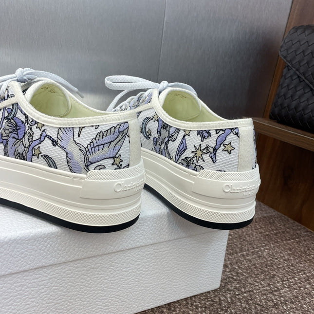 DIOR 25S WALK'N' SNEAKER IN BLUE TOILE DE JOUY EMBROIDERED COTTON