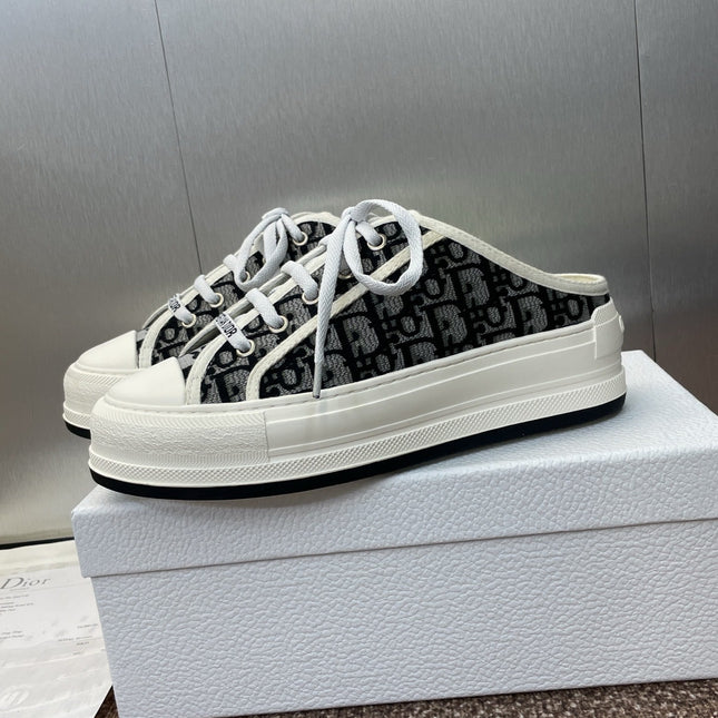 DIOR 25S WALK'N' SNEAKER IN BLACK WHITE OBLIQUE EMBROIDERED COTTON