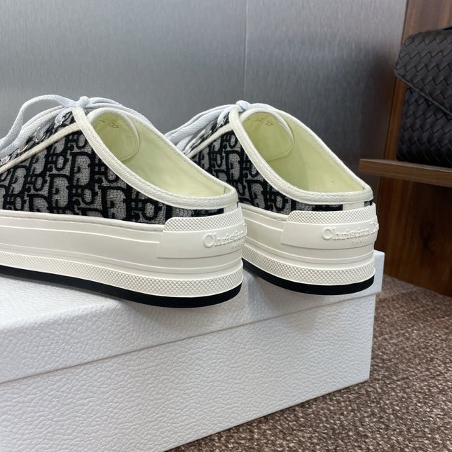 DIOR 25S WALK'N' SNEAKER IN BLACK WHITE OBLIQUE EMBROIDERED COTTON