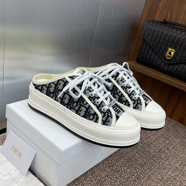 DIOR 25S WALK'N' SNEAKER IN BLACK WHITE OBLIQUE EMBROIDERED COTTON