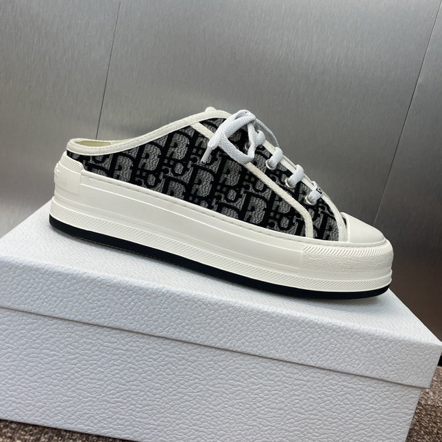 DIOR 25S WALK'N' SNEAKER IN BLACK WHITE OBLIQUE EMBROIDERED COTTON