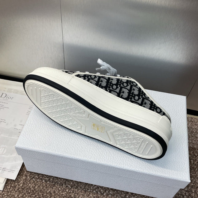 DIOR 25S WALK'N' SNEAKER IN BLACK WHITE OBLIQUE EMBROIDERED COTTON