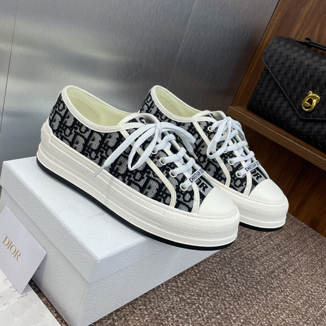 DIOR 25S WALK'N' SNEAKER IN DEEP BLUE DIOR OBLIQUE EMBROIDERED COTTON