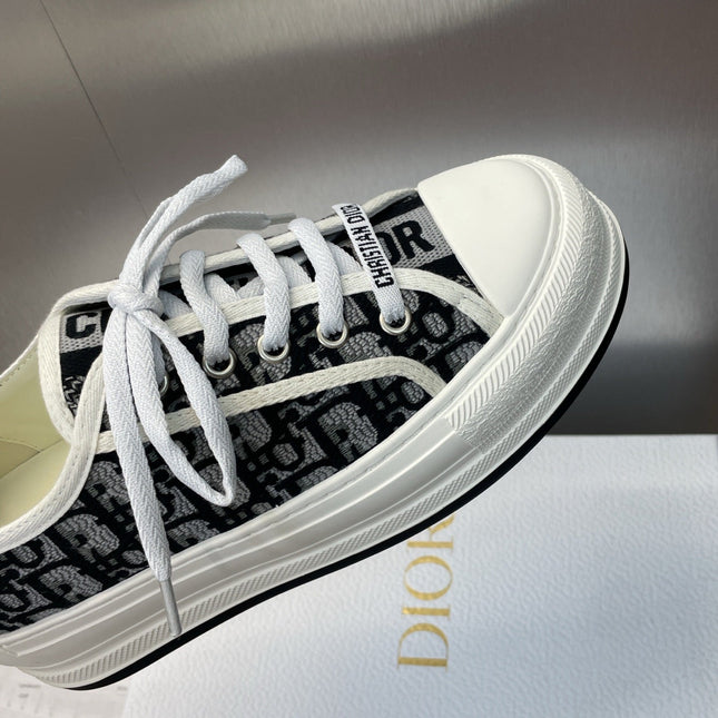DIOR 25S WALK'N' SNEAKER IN DEEP BLUE DIOR OBLIQUE EMBROIDERED COTTON