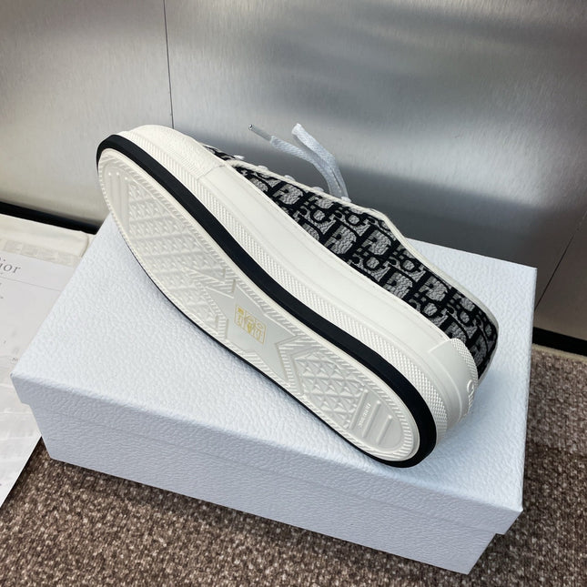 DIOR 25S WALK'N' SNEAKER IN DEEP BLUE DIOR OBLIQUE EMBROIDERED COTTON