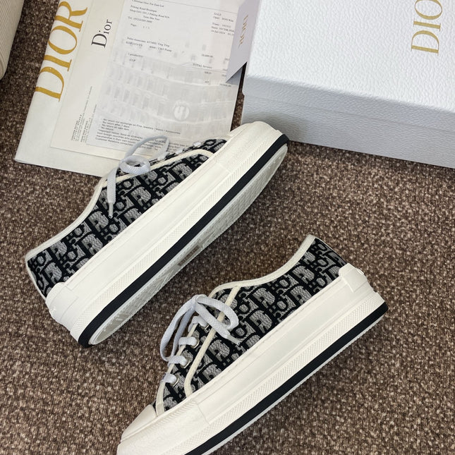 DIOR 25S WALK'N' SNEAKER IN DEEP BLUE DIOR OBLIQUE EMBROIDERED COTTON