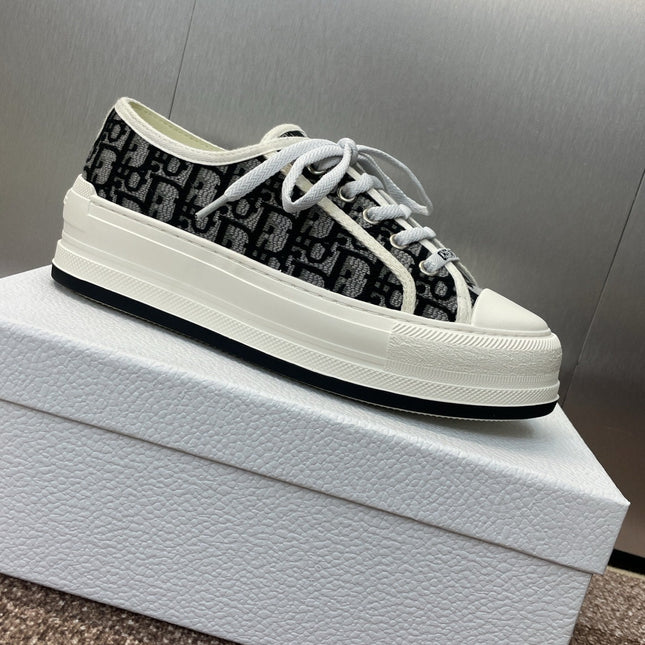 DIOR 25S WALK'N' SNEAKER IN DEEP BLUE DIOR OBLIQUE EMBROIDERED COTTON