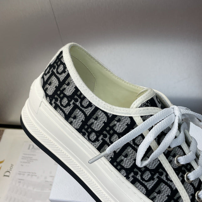 DIOR 25S WALK'N' SNEAKER IN DEEP BLUE DIOR OBLIQUE EMBROIDERED COTTON