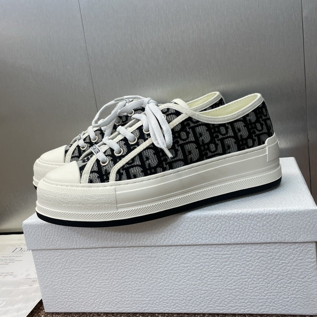 DIOR 25S WALK'N' SNEAKER IN DEEP BLUE DIOR OBLIQUE EMBROIDERED COTTON