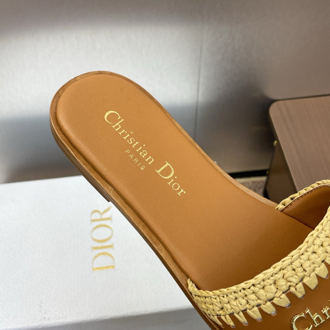 DIOR 25S D-LANE SLIDE CAMEL CALFSKIN AND NATURAL BRAIDED RAFFIA