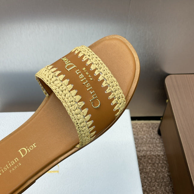 DIOR 25S D-LANE SLIDE CAMEL CALFSKIN AND NATURAL BRAIDED RAFFIA