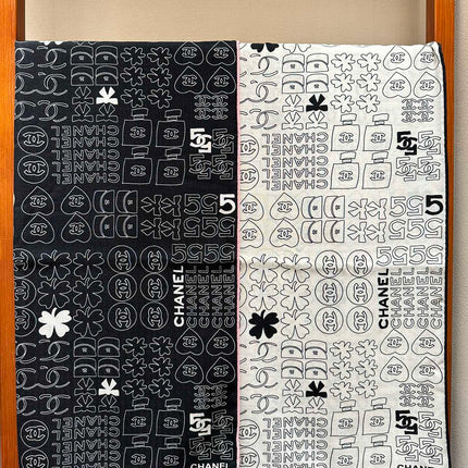 SQUARE SCARF 140 CM IN WHITE MONOGRAM SILK 403998