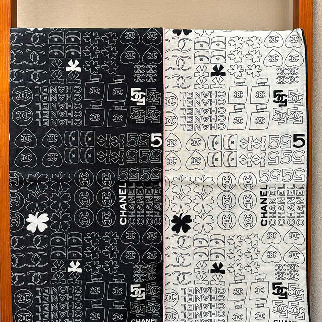 SQUARE SCARF 140 CM IN WHITE MONOGRAM SILK 403998