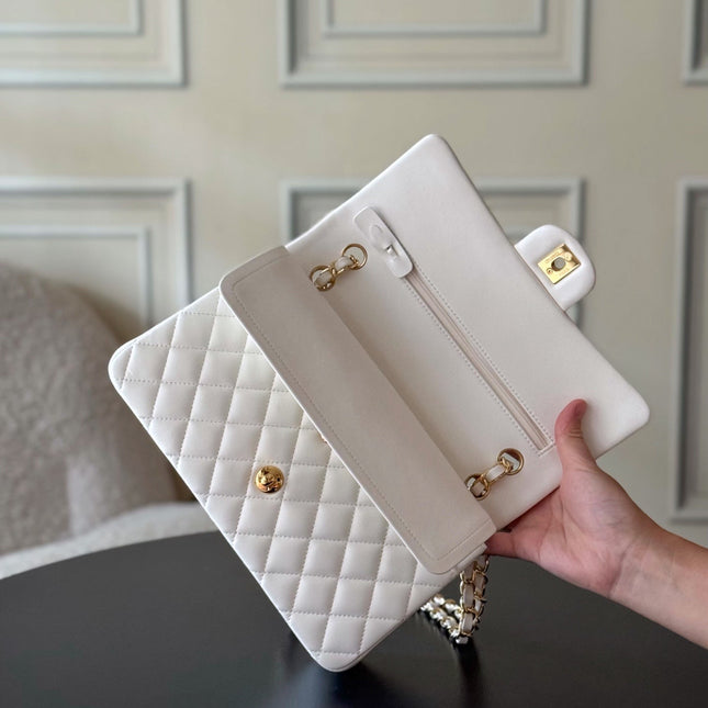 CHANEL 25S CLASSIC FLAP BAG 25 CM IN WHITE LAMBSKIN WITH GOLD HARDWARE