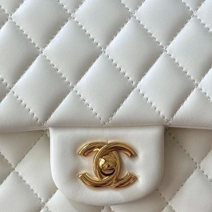 CHANEL 25S CLASSIC FLAP BAG 25 CM IN WHITE LAMBSKIN WITH GOLD HARDWARE