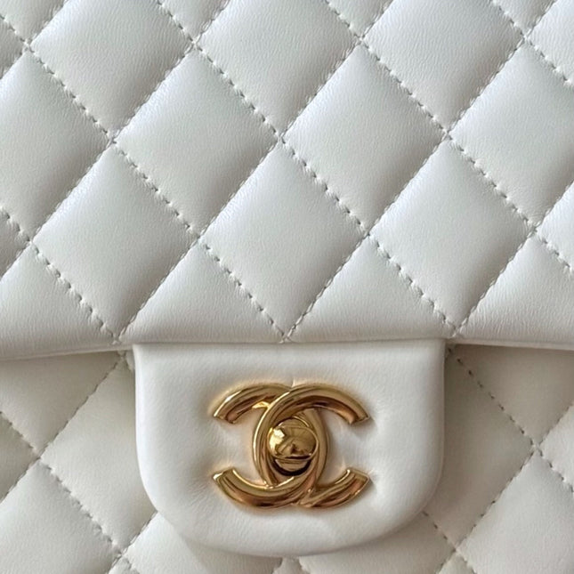 CHANEL 25S CLASSIC FLAP BAG 25 CM IN WHITE LAMBSKIN WITH GOLD HARDWARE