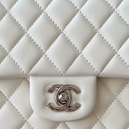 CHANEL 25S CLASSIC FLAP BAG 25 CM IN WHITE LAMBSKIN WITH SILVER HARDWARE