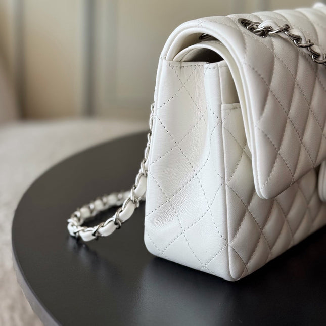 CHANEL 25S CLASSIC FLAP BAG 25 CM IN WHITE LAMBSKIN WITH SILVER HARDWARE