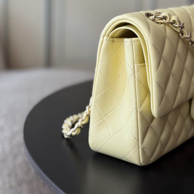 CHANEL 25S CLASSIC FLAP BAG 25 CM IN PALE BEIGE YELLOW LAMBSKIN WITH GOLD HARDWARE