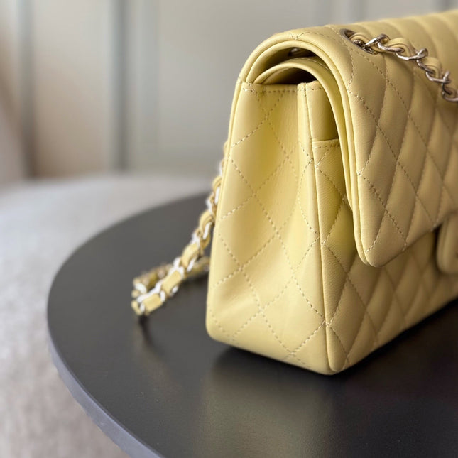CHANEL 25S CLASSIC FLAP BAG 25 CM IN LIGHT YELLOW LAMBSKIN WITH GOLD HARDWARE