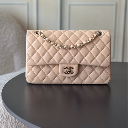 CHANEL 25S CLASSIC FLAP BAG 25 CM IN LIGHT BEIGE LAMBSKIN WITH GOLD HARDWARE