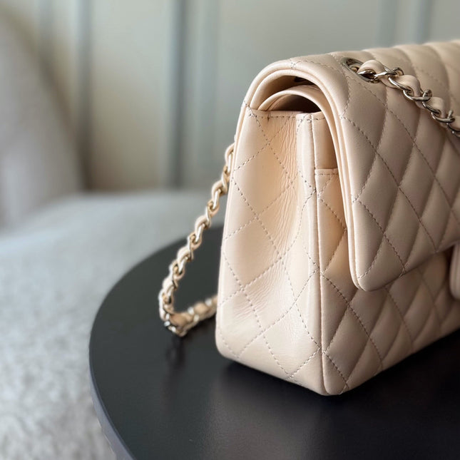 CHANEL 25S CLASSIC FLAP BAG 25 CM IN LIGHT BEIGE LAMBSKIN WITH GOLD HARDWARE